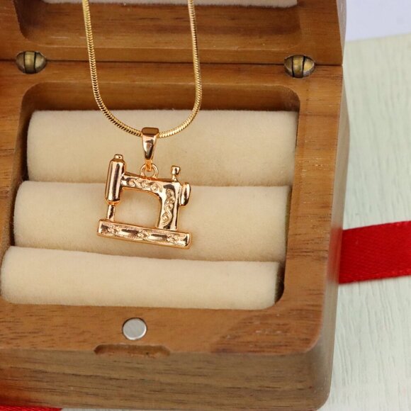 "Vintage Sewing Machine Rose Gold Pendant for Craft Lovers, XPPT1384 - Picture 10 of 13